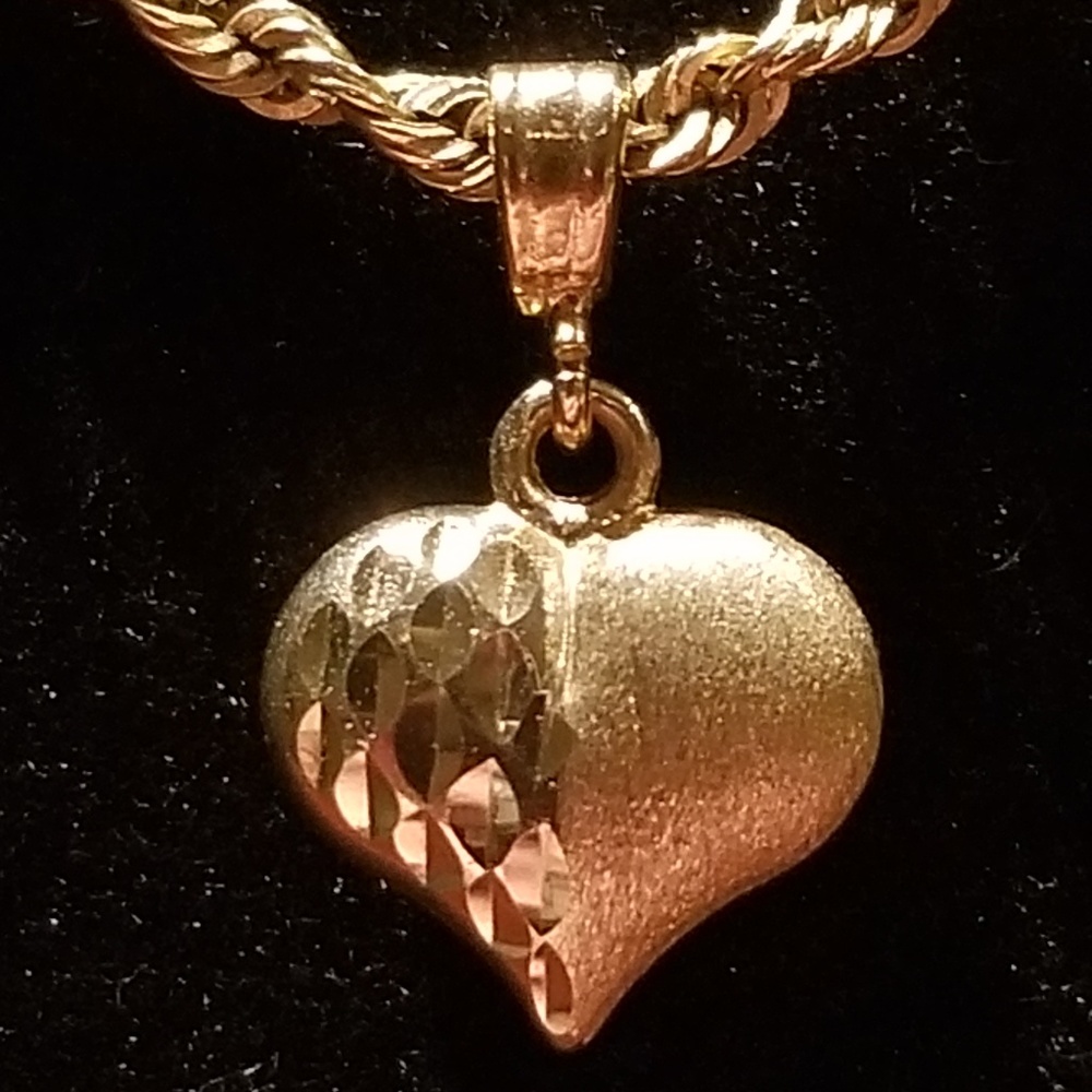 14k heart pendant 10mm NWOT